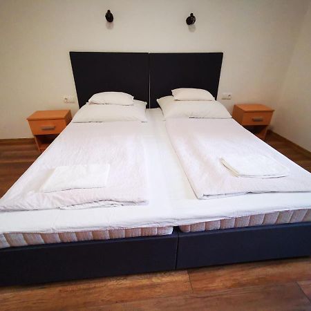 Mate Apartman Gyula Εξωτερικό φωτογραφία
