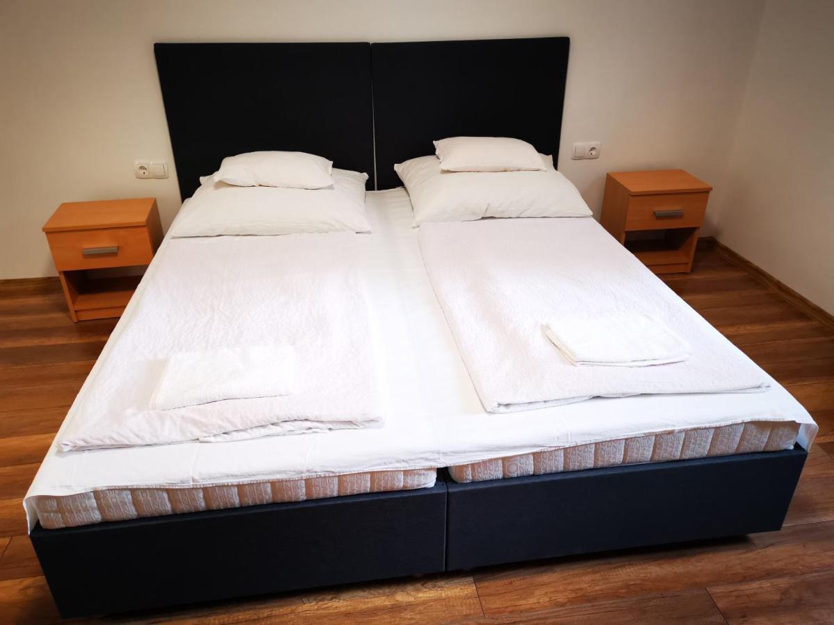 Mate Apartman Gyula Εξωτερικό φωτογραφία